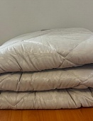 УДачное стёганое одеяло СВС 200х220, цвет в ассортименте 